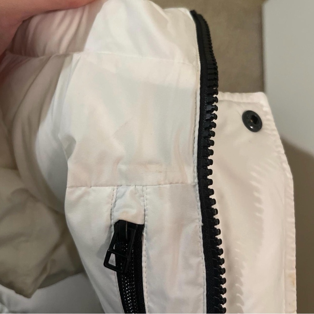 Aritzia super puff short vest - Picture 4 of 5
